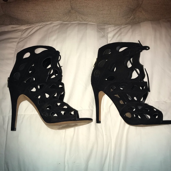Aldo Size 8 black suede heels. Like new. - Picture 2 of 7